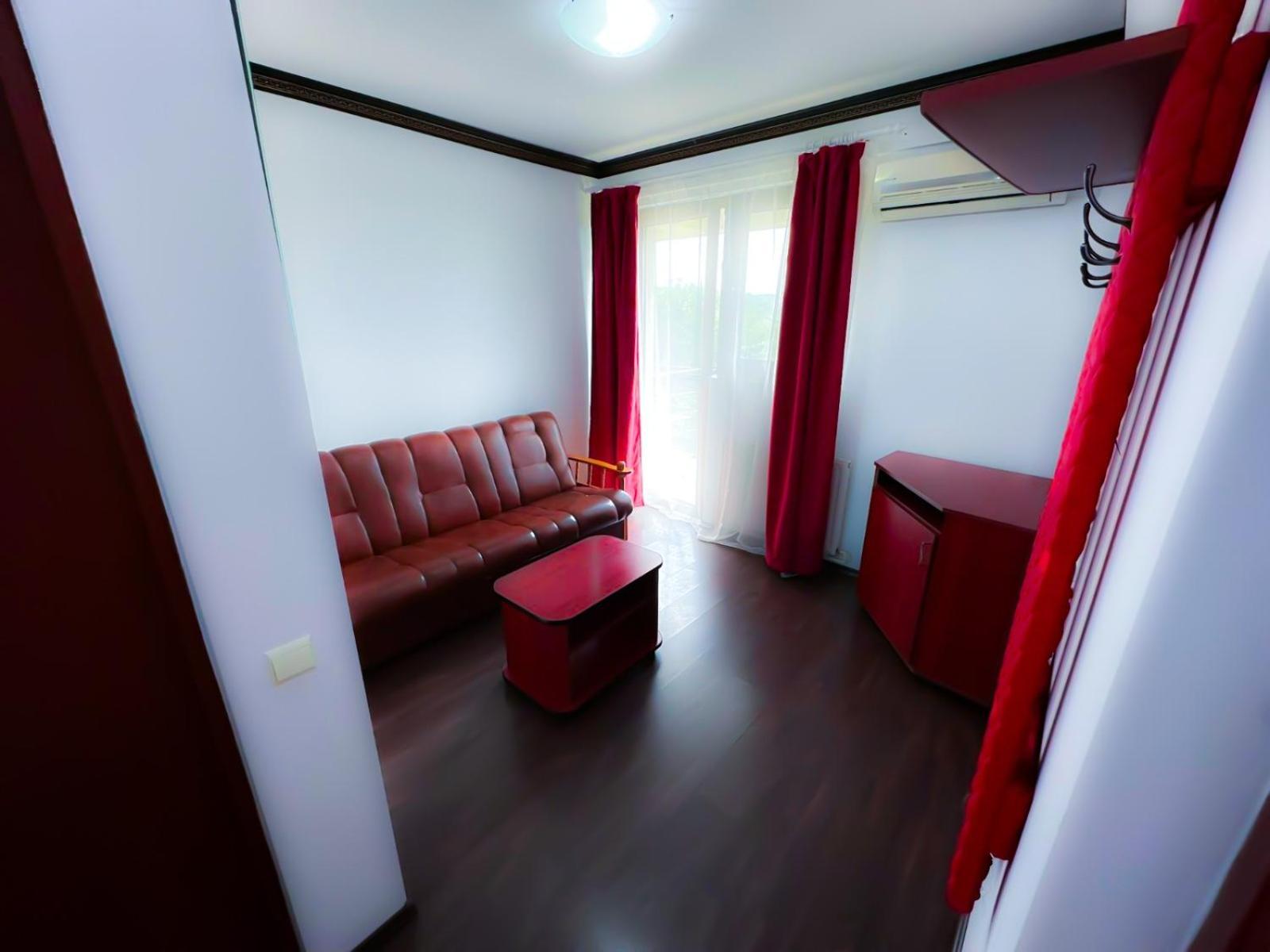 Shamrock Inn Iasi Bagian luar foto