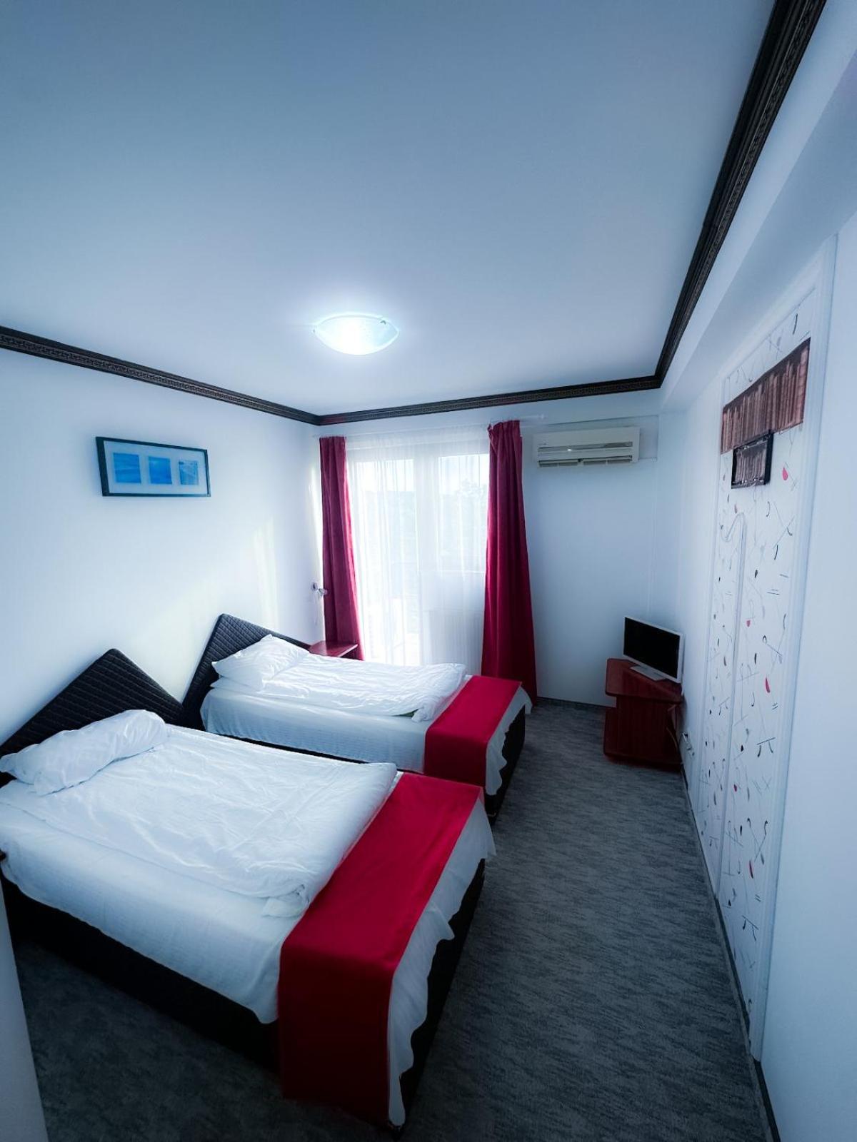 Shamrock Inn Iasi Bagian luar foto