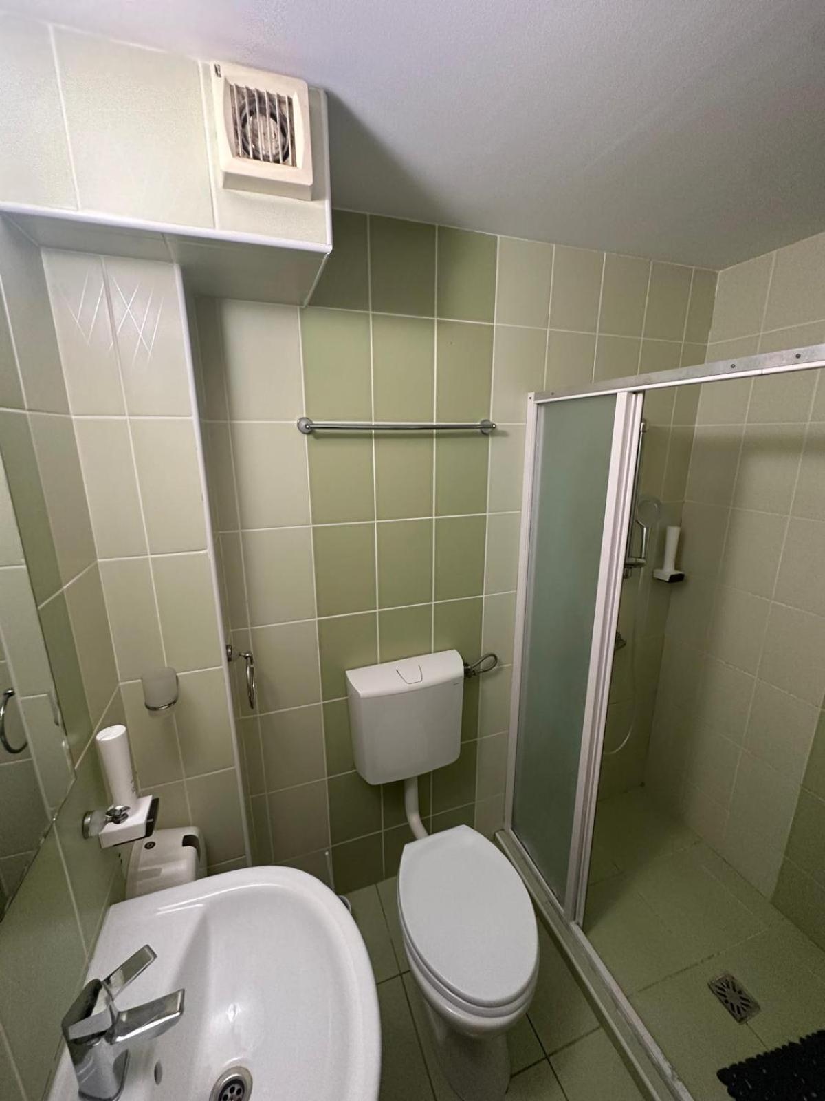 Shamrock Inn Iasi Bagian luar foto