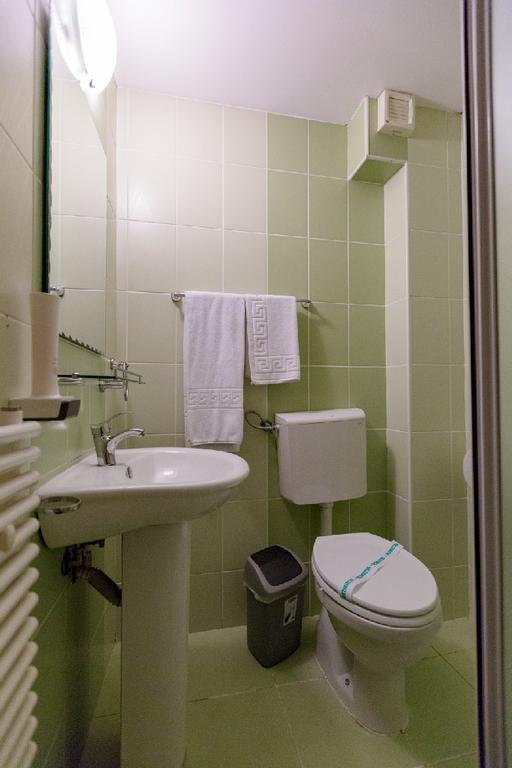 Shamrock Inn Iasi Bagian luar foto
